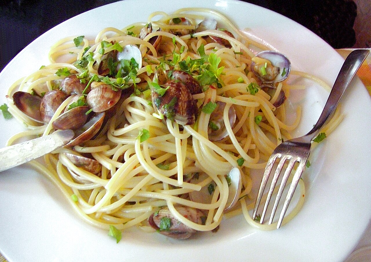 Spaghetti alle vongole con almejas